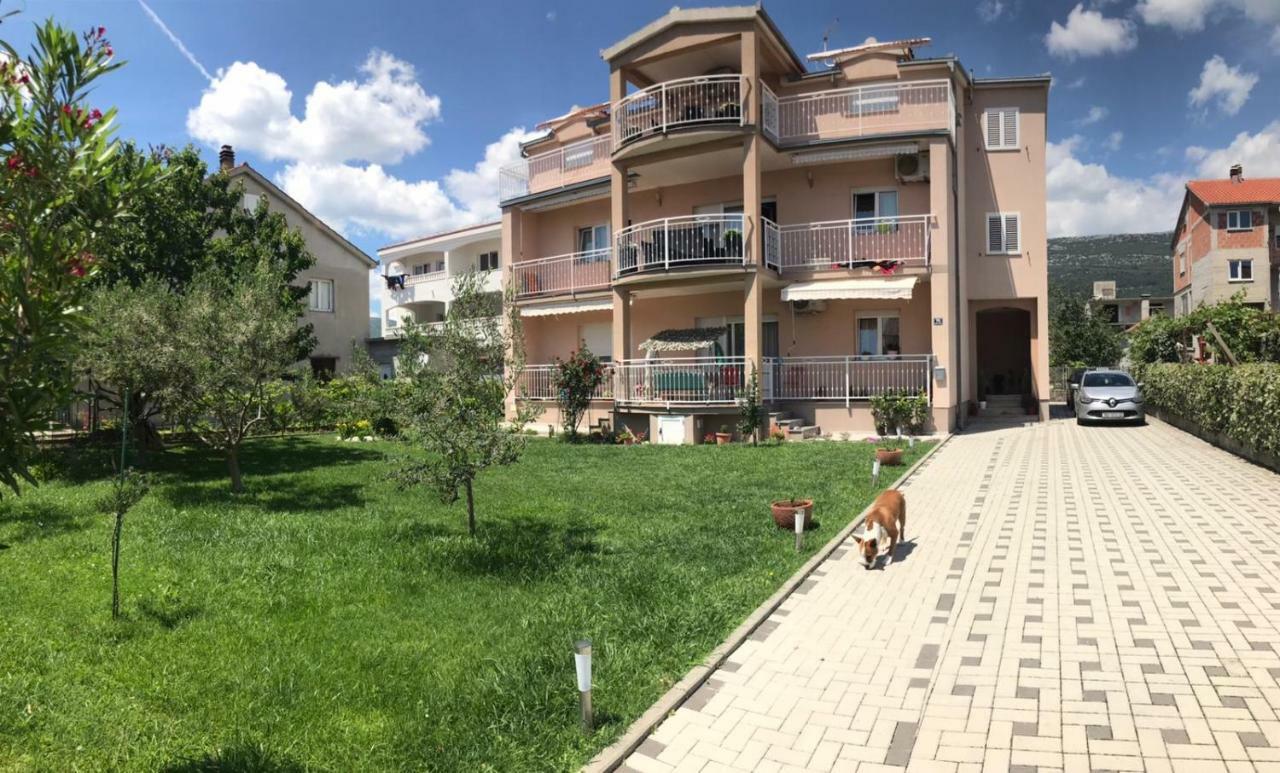 Apartment Aurora Kaštela Екстериор снимка