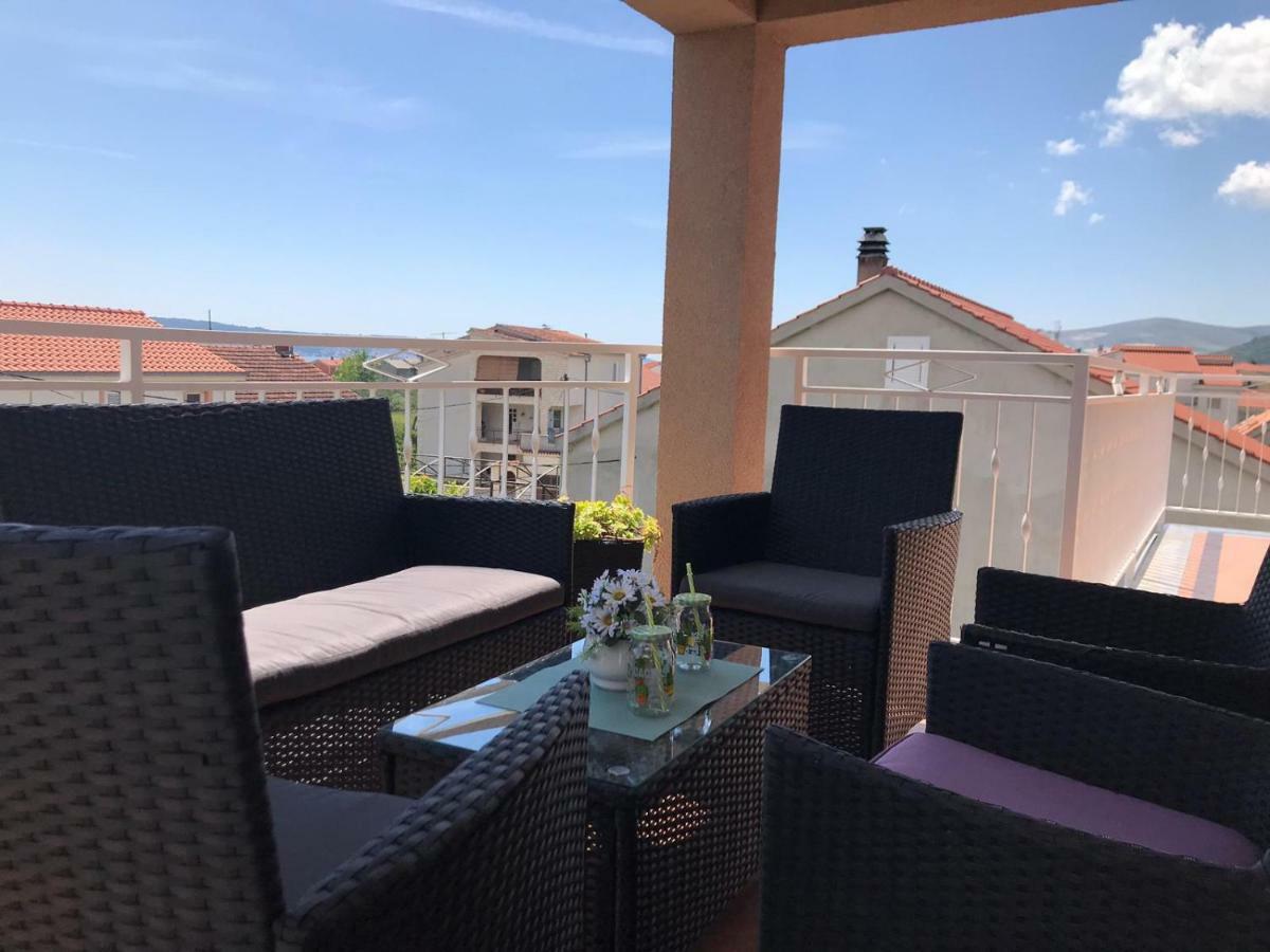 Apartment Aurora Kaštela Екстериор снимка